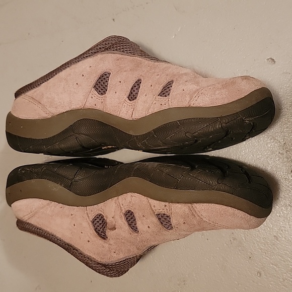 Columbia Suede Clogs - Picture 2 of 7